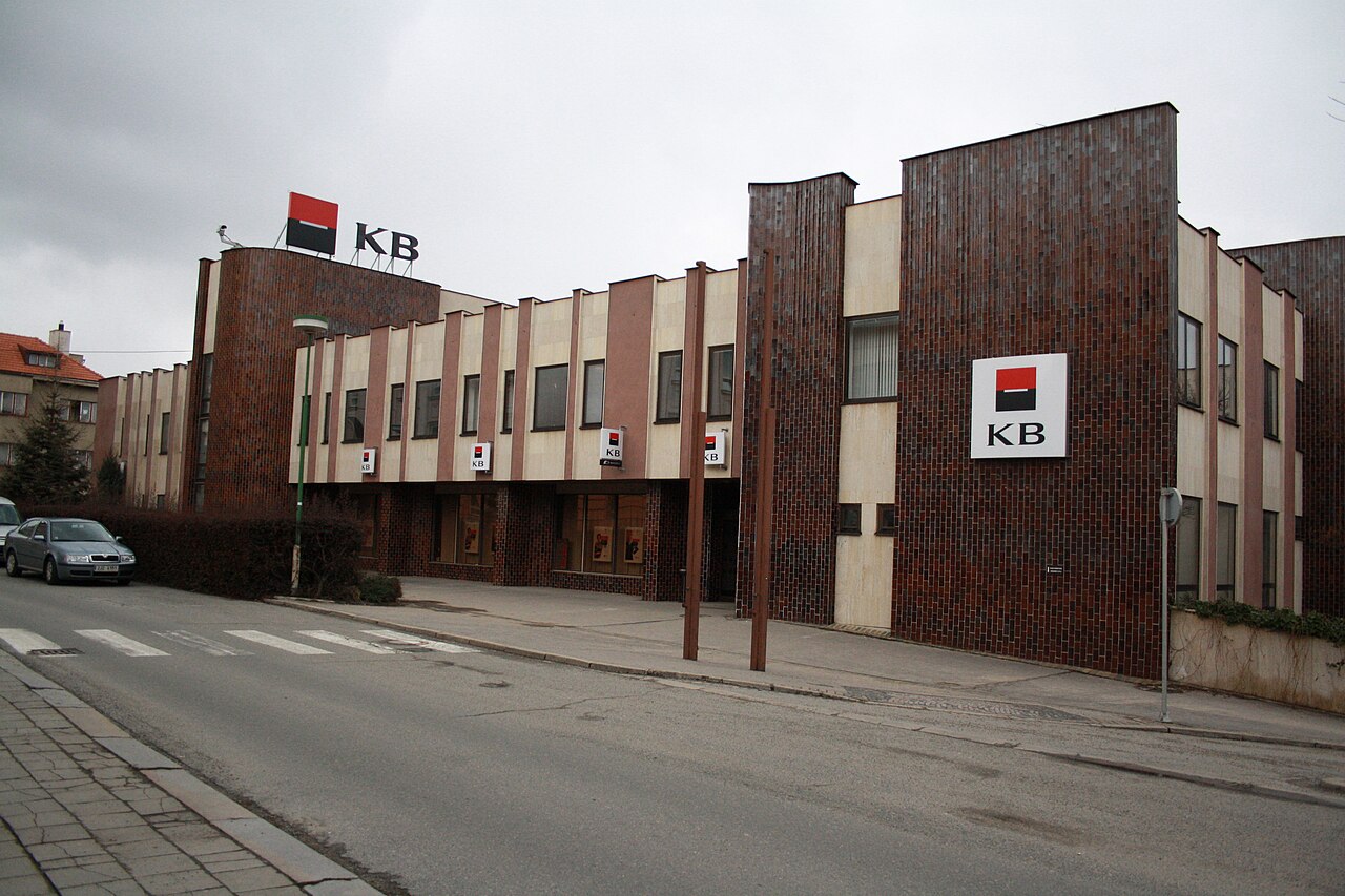Komerční banka opět nepotěšila investory. Zisk klesá v době, kdy ostatní banky rostou