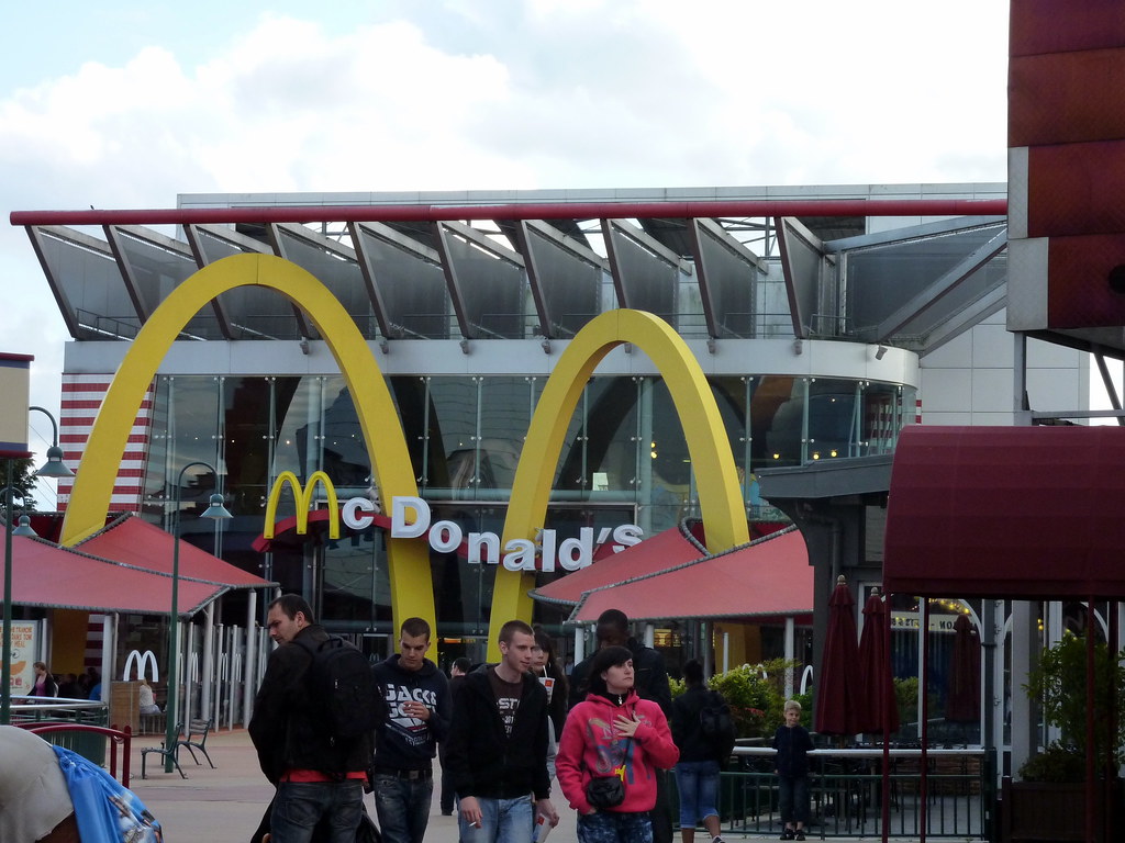 McDonald's má obrovský problém. Jedni nemají chuť, druzí peníze