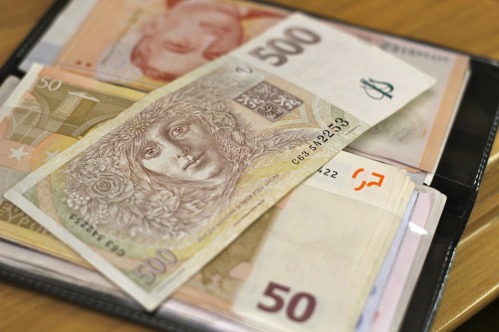 Půjčka na nová prsa? Telefonát z banky rozpoutal debatu o etice