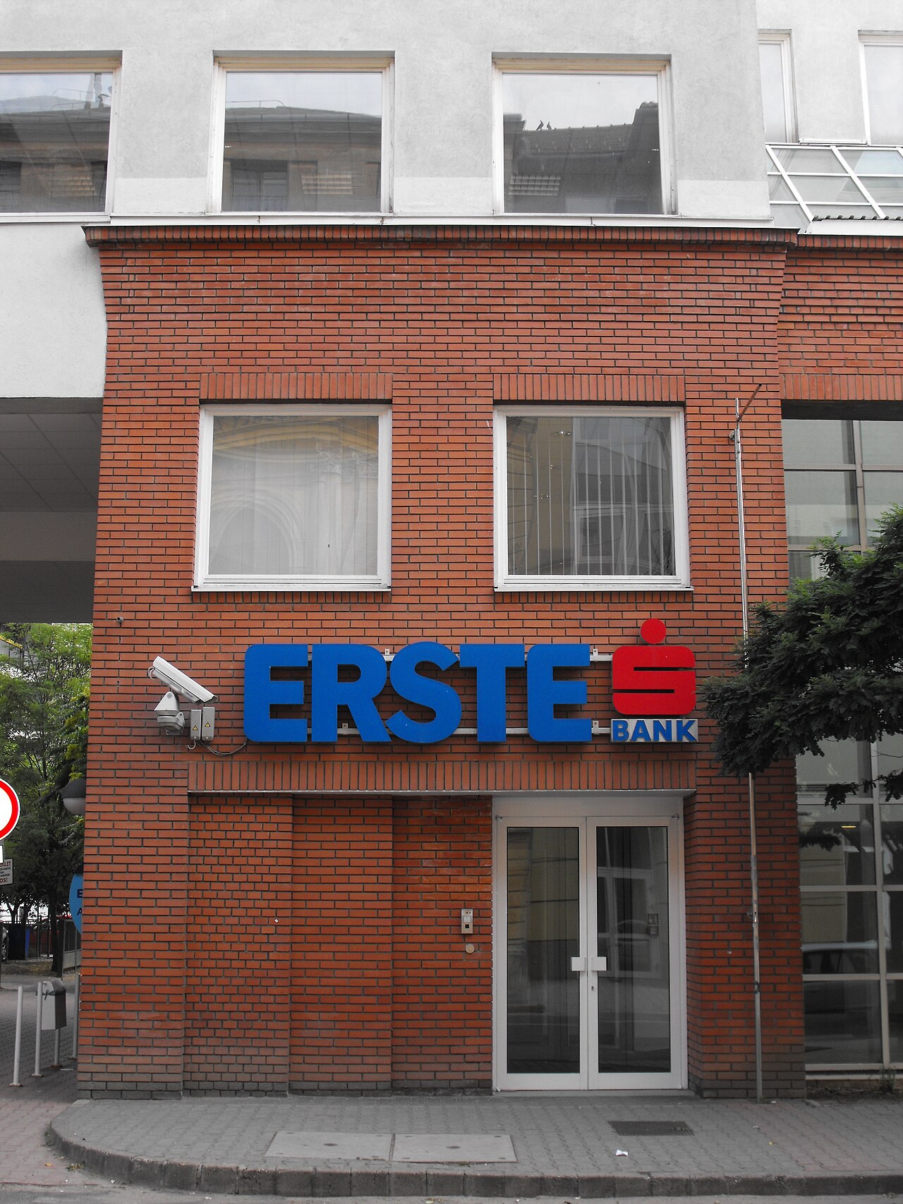 Erste zvedá výhled, za devět měsíců vydělala přes 3 miliardy eur